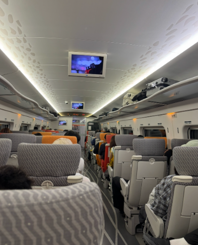 中国高速鉄道の内部はとても綺麗。